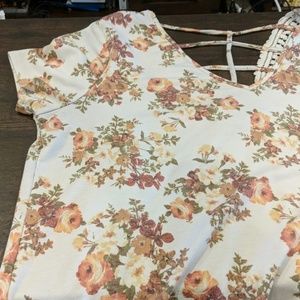 Moving Sale! 🔥 Daytrip floral short sleeve shirt